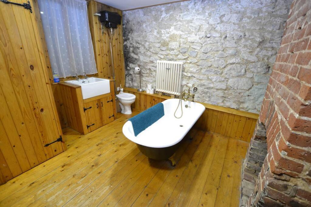 The Hive 4 Bed House Pool Table Air-Con Villa Maidstone Buitenkant foto